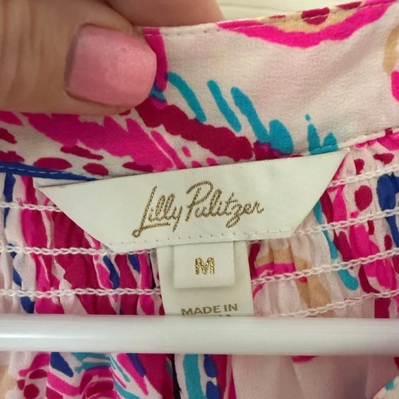 Like New ~ Lilly Pulitzer Elsa Silk Top, Size Meduim - Picture 4 of 6